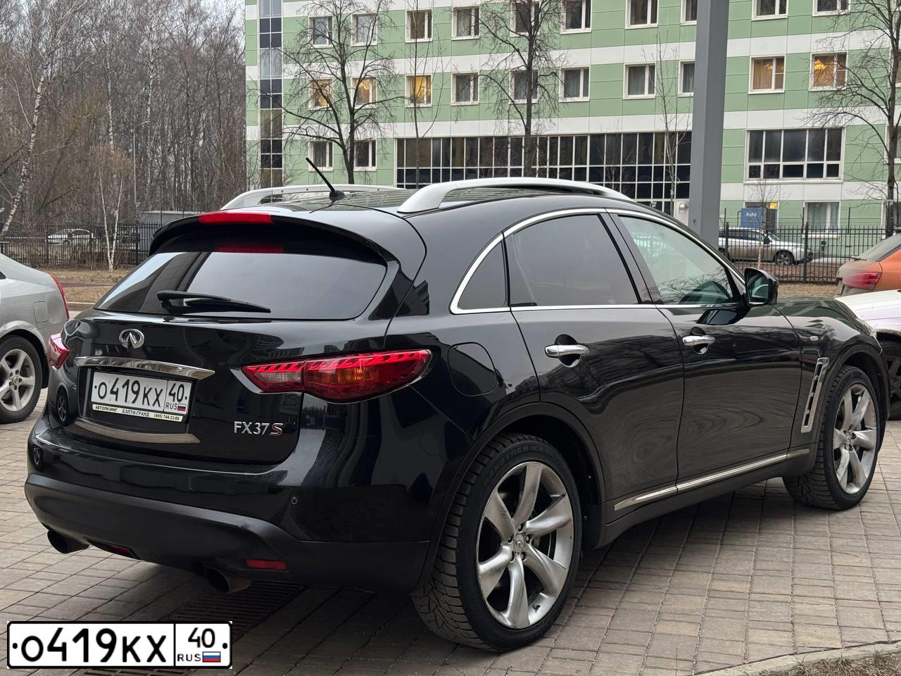 Фото автомобиля INFINITI QX70 /FX/, 2011 — госномер О419КХ40. Цвет: ЧЕРНЫЙ