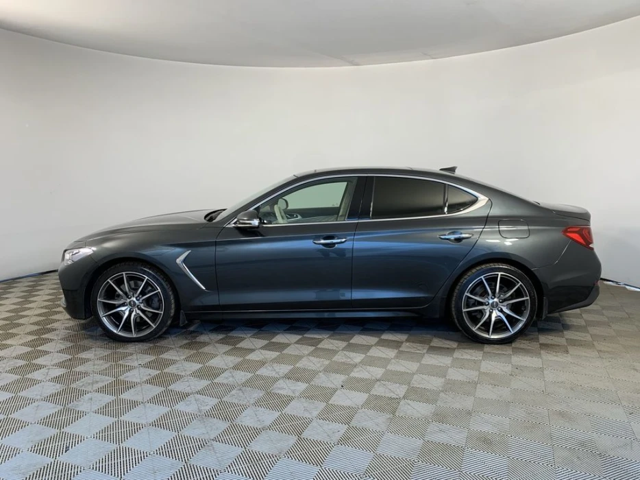 Фото автомобиля GENESIS G70, 2018 — госномер Х941АА154. Цвет: СЕРО-ЗЕЛЕНЫЙ