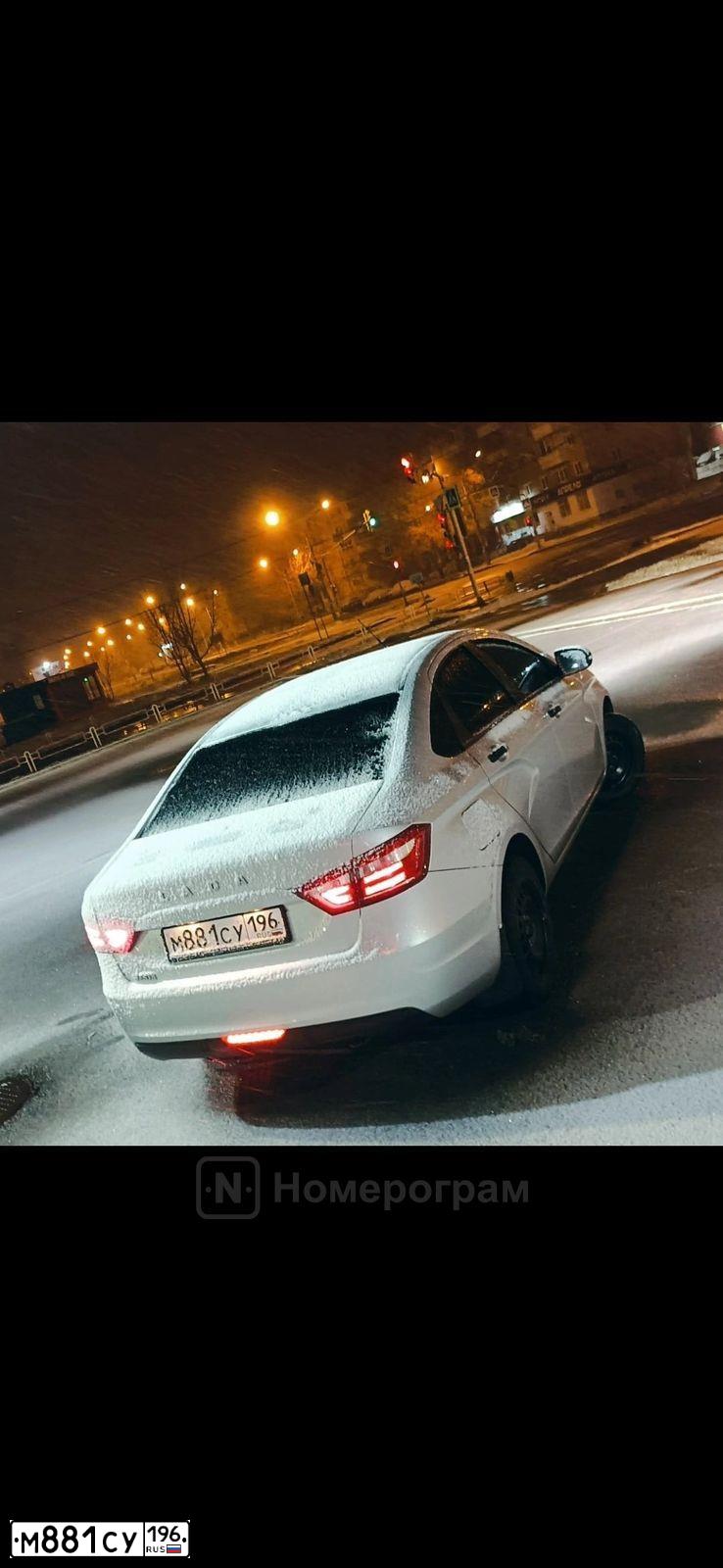 Фото автомобиля LADA VESTA, 2020 — госномер М881СУ196. Цвет: СЕРЫЙ