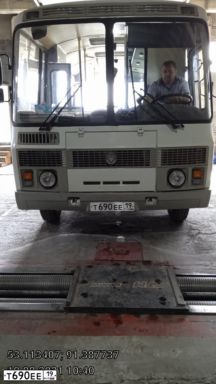 Фото автомобиля PAZ 3205, 2009 — госномер Т690ЕЕ19. Цвет: БЕЛЫЙ