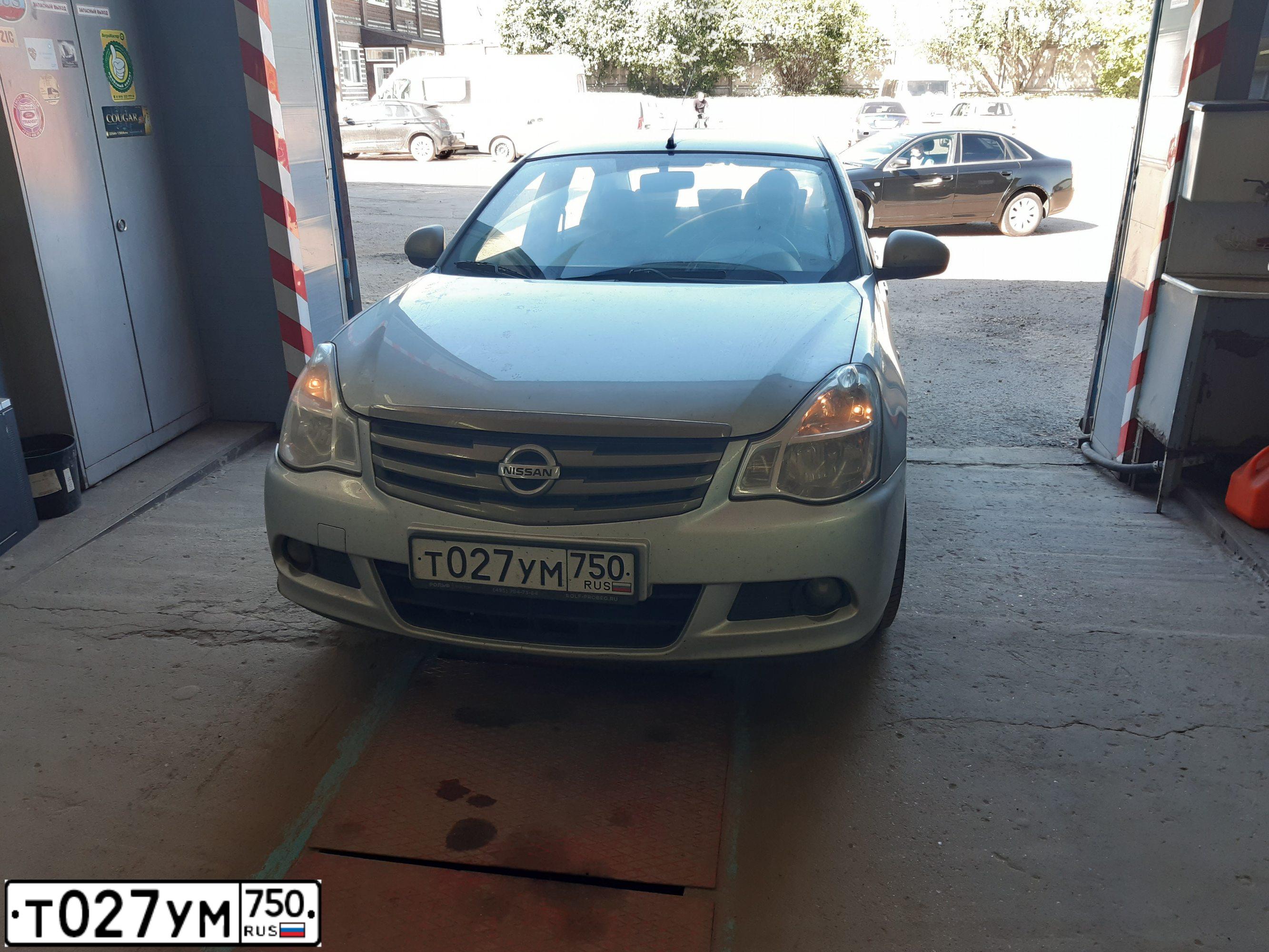 Фото автомобиля NISSAN ALMERA, 2016 — госномер Р825КТ126. Цвет: Серебристый