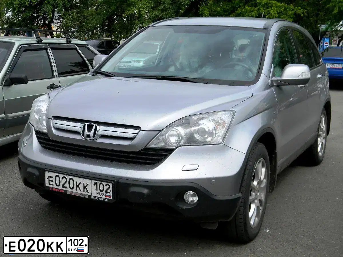 Фото автомобиля HONDA CR-V, 2007 — госномер Е020КК102. Цвет: СЕРЕБРИСТЫЙ