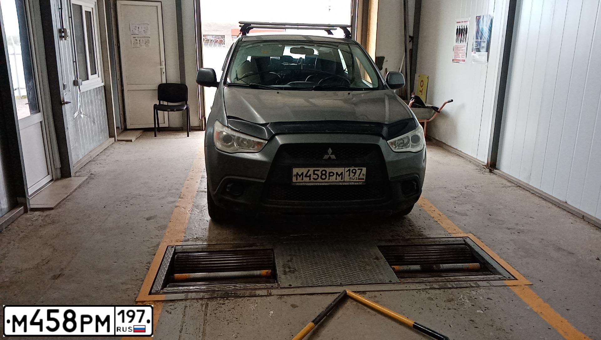 Фото автомобиля MITSUBISHI ASX, 2011 — госномер М458РМ197. Цвет: СЕРЫЙ
