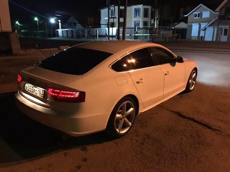 Фото автомобиля AUDI A5, 2011 — госномер Х089ОК31. Цвет: Белый