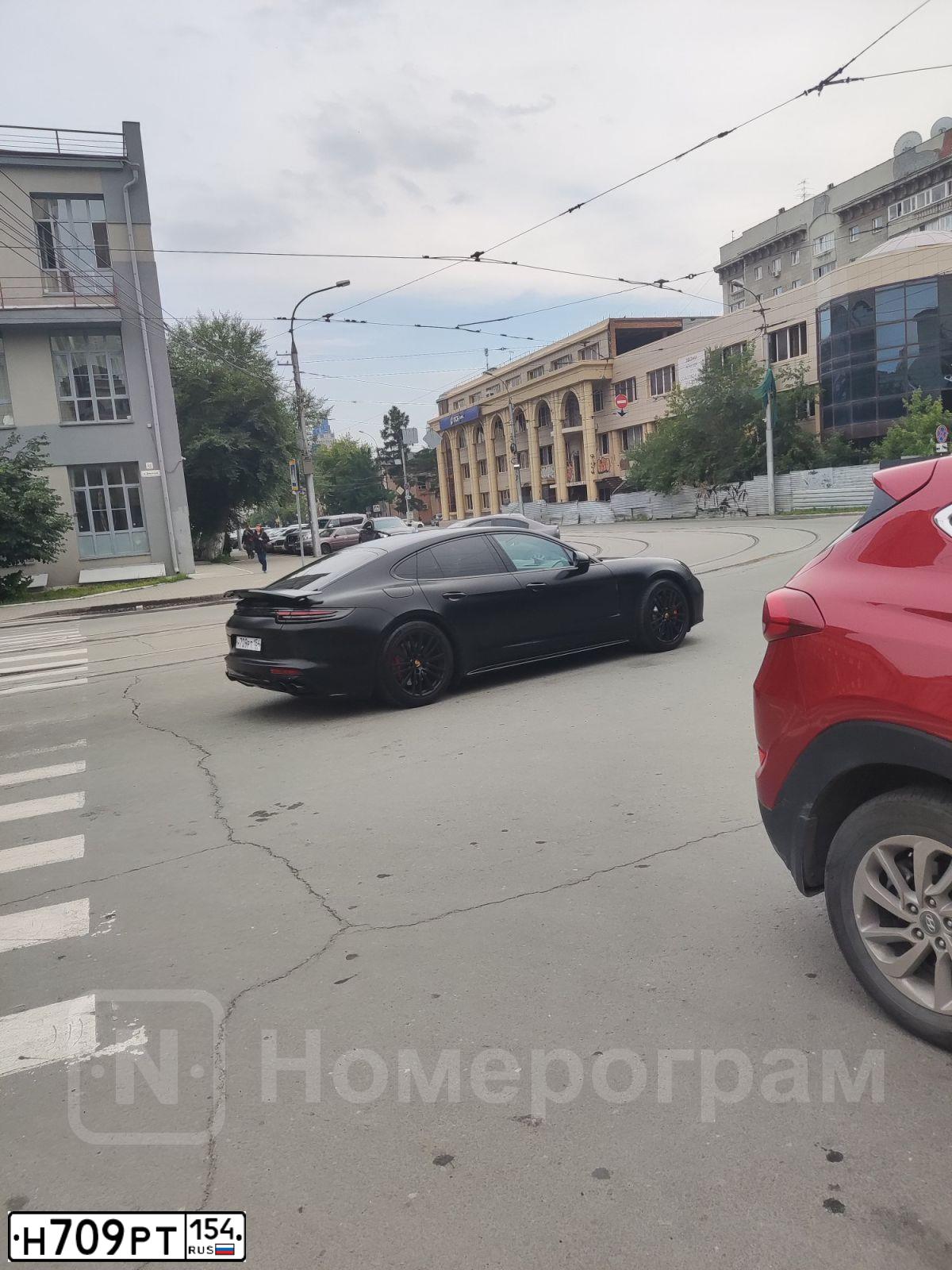 Фото автомобиля PORSCHE PANAMERA, 2019 — госномер Х919АВ198. Цвет: ЧЕРНЫЙ