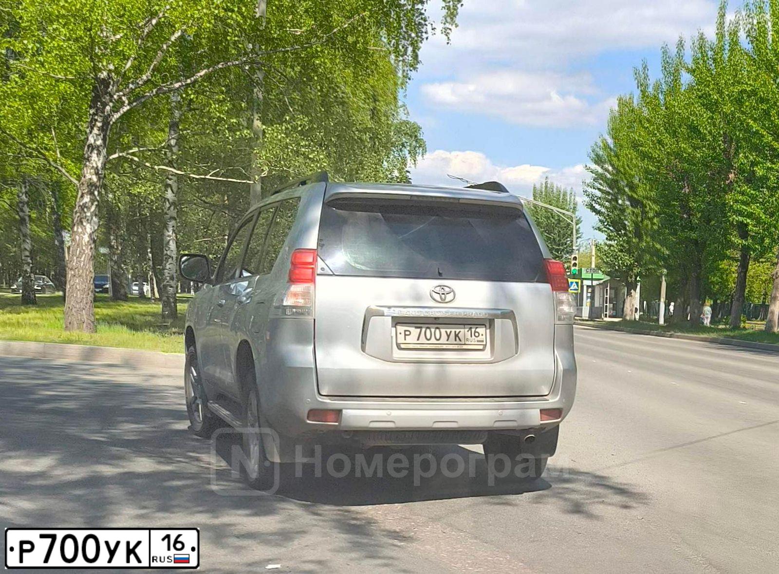 Фото автомобиля TOYOTA LANDCRUISER, 2013 — госномер Р700УК16. Цвет: СЕРЕБРИСТЫЙ