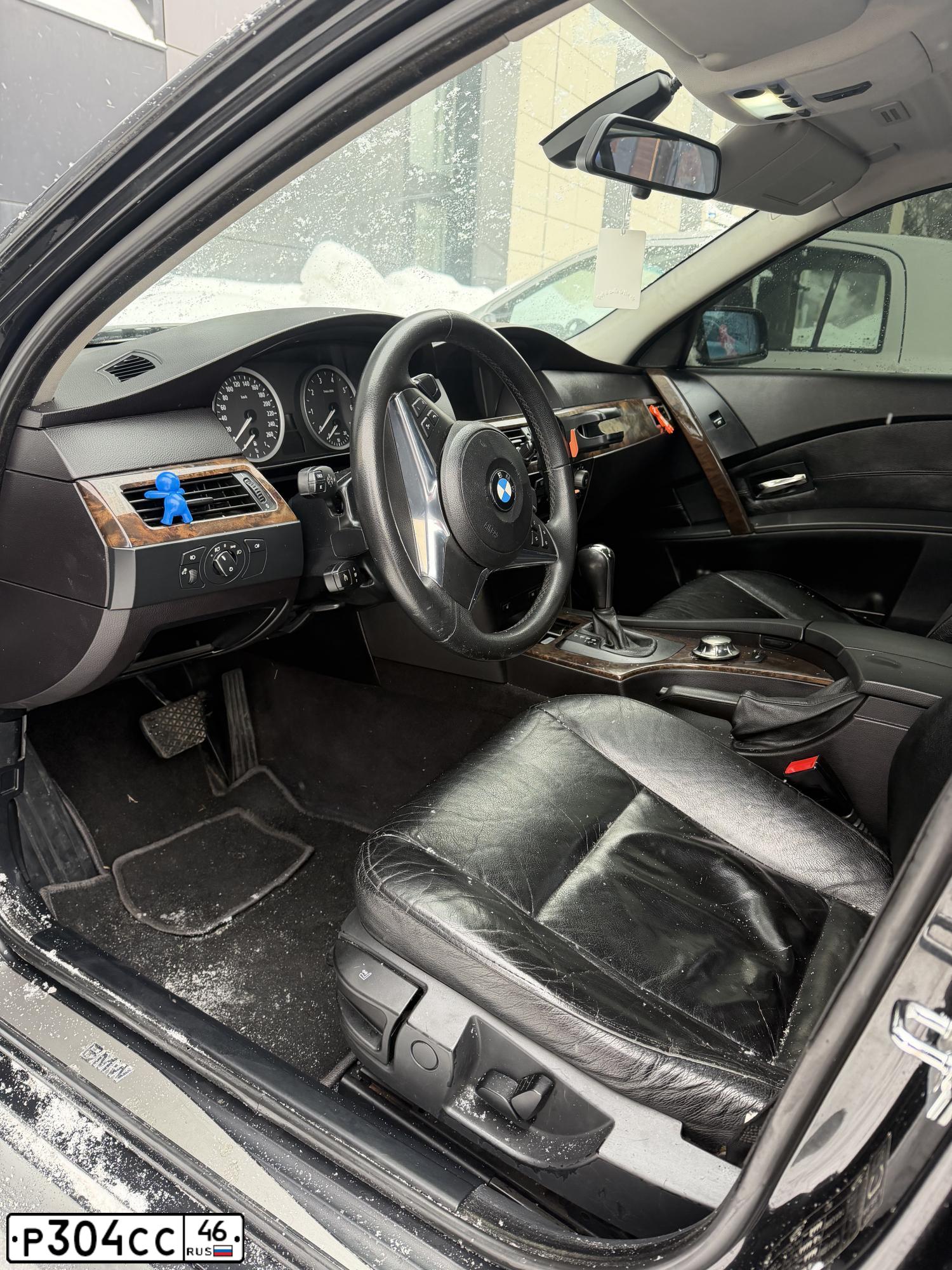 Фото автомобиля BMW SERIE 5, 2005 — госномер Р304СС46. Цвет: ЧЕРНЫЙ