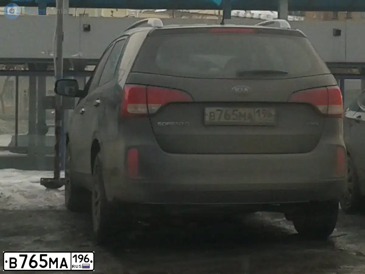 Фото автомобиля KIA SORENTO, 2015 — госномер М312РМ196. Цвет: ЧЕРНЫЙ