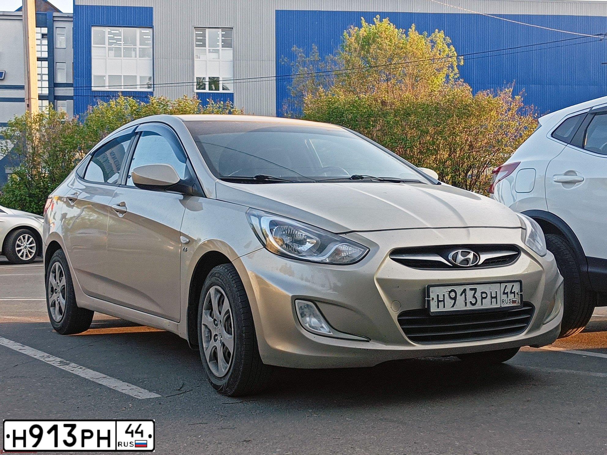 Фото автомобиля HYUNDAI SOLARIS, 2011 — госномер Н913РН44. Цвет: БЕЖЕВО-СЕРЫЙ