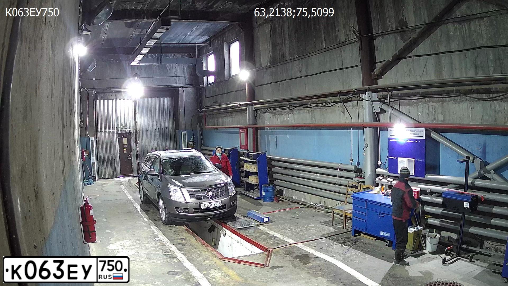 Фото автомобиля CADILLAC SRX, 2011 — госномер Р845ЕТ193. Цвет: Коричневый