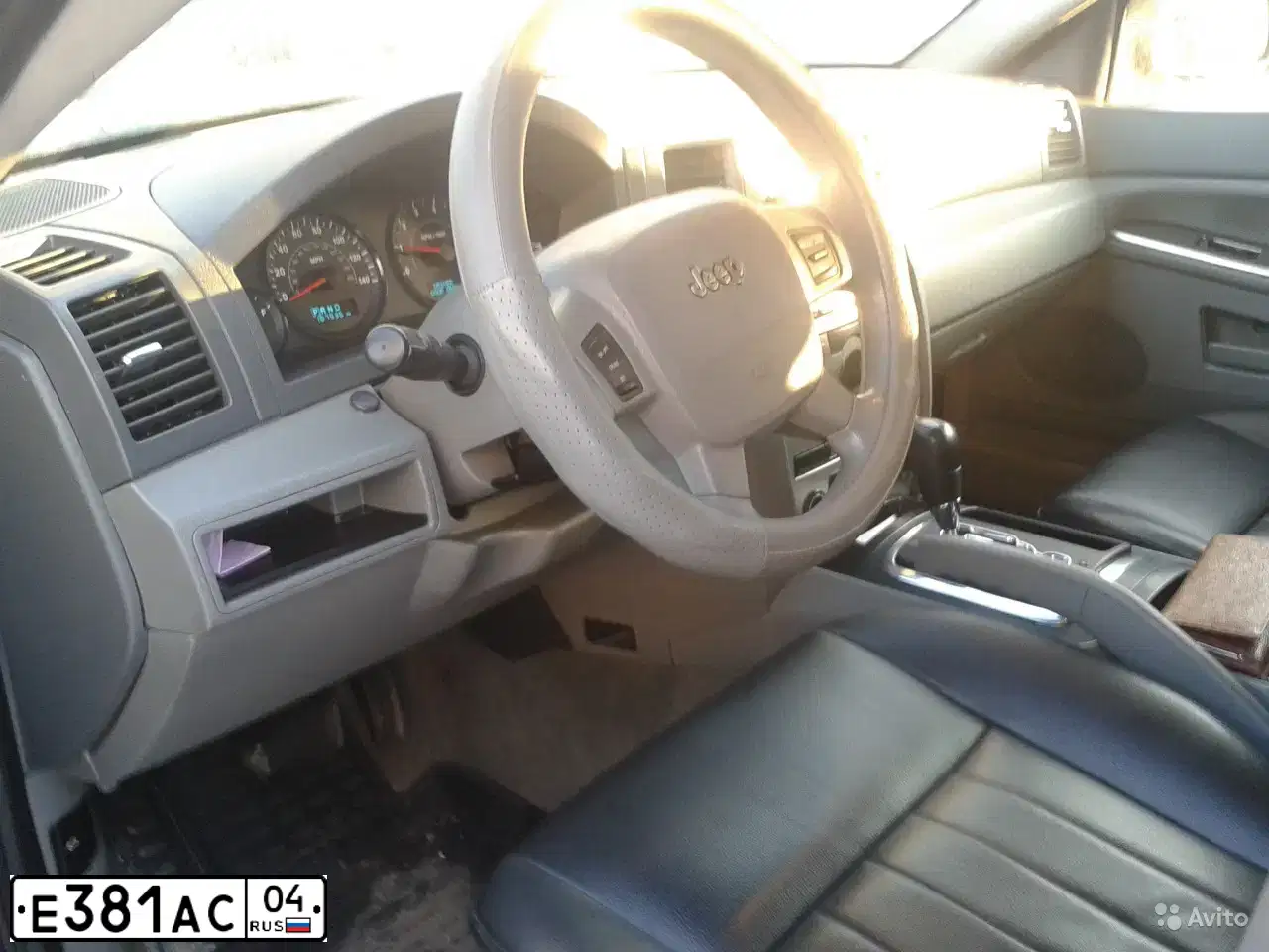 Фото автомобиля JEEP GRAND CHEROKEE, 2005 — госномер В863ХУ22. Цвет: ТЕМНО-СИНИЙ