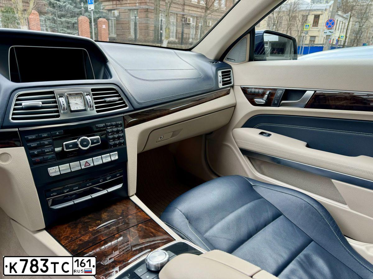 Фото автомобиля MERCEDES E-KLASSE, 2013 — госномер А032МХ136. Цвет: СИНИЙ