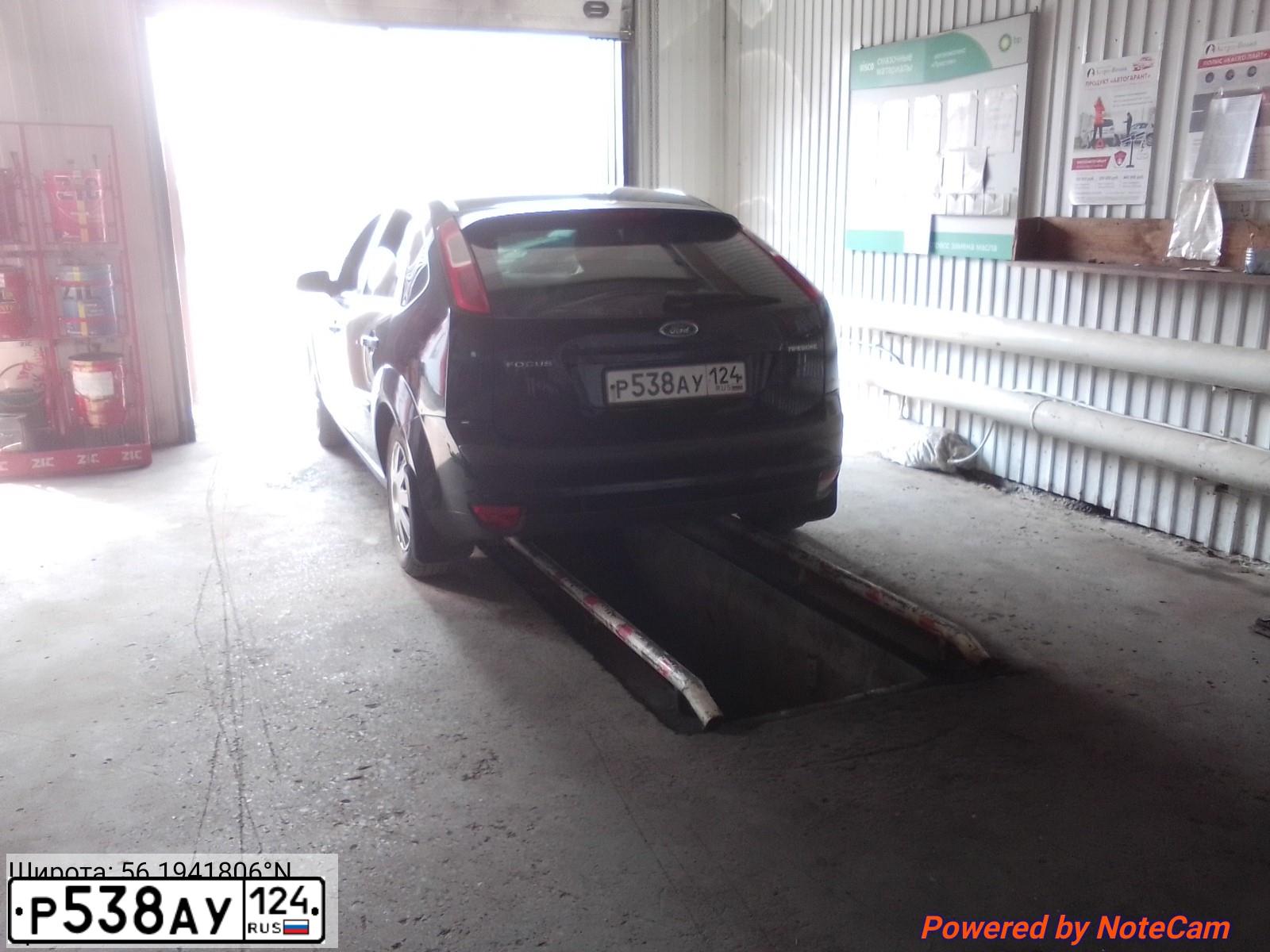 Фото автомобиля FORD FOCUS, 2006 — госномер Р538АУ124. Цвет: ЧЕРНЫЙ