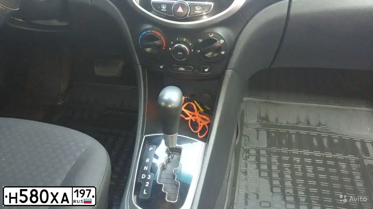 Фото автомобиля HYUNDAI SOLARIS, 2012 — госномер Н580ХА197. Цвет: ЧЕРНЫЙ