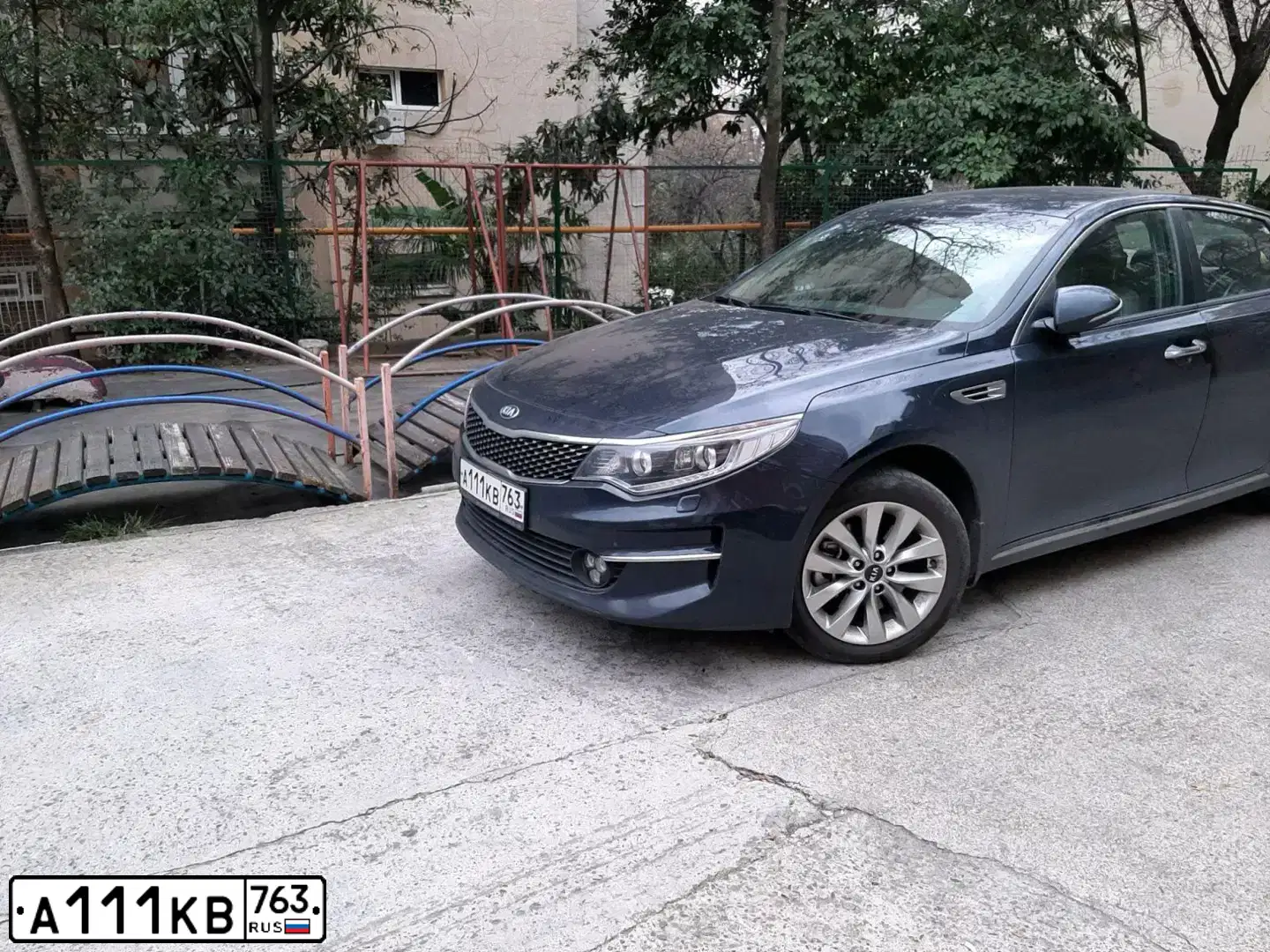 Фото автомобиля KIA MAGENTIS / OPTIMA, 2018 — госномер Н850ЕВ761. Цвет: синий