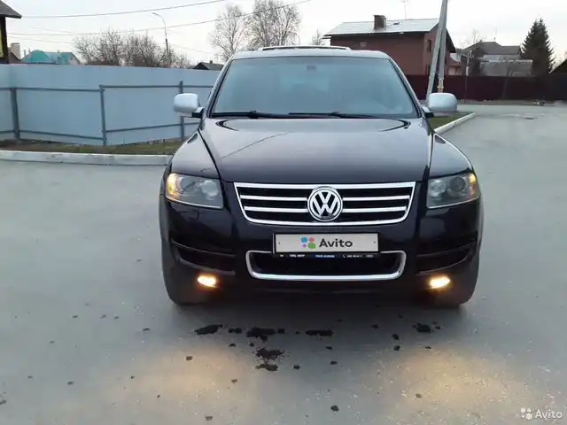 Фото автомобиля VOLKSWAGEN TOUAREG, 2006 — госномер А666АА96. Цвет: ЧЕРНЫЙ