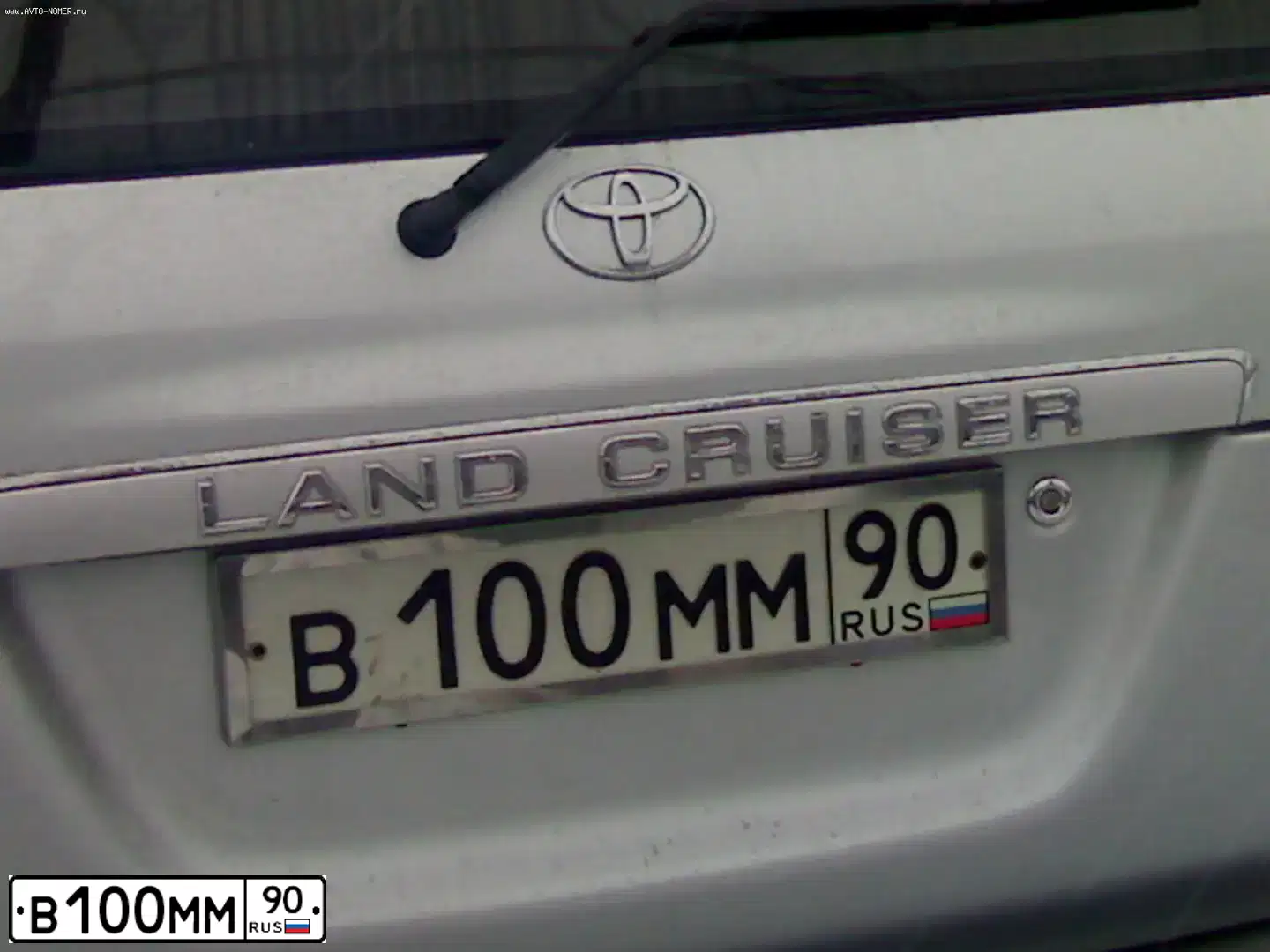 Фото автомобиля TOYOTA LANDCRUISER, 2007 — госномер В100ММ90. Цвет: СЕРЕБРИСТЫЙ