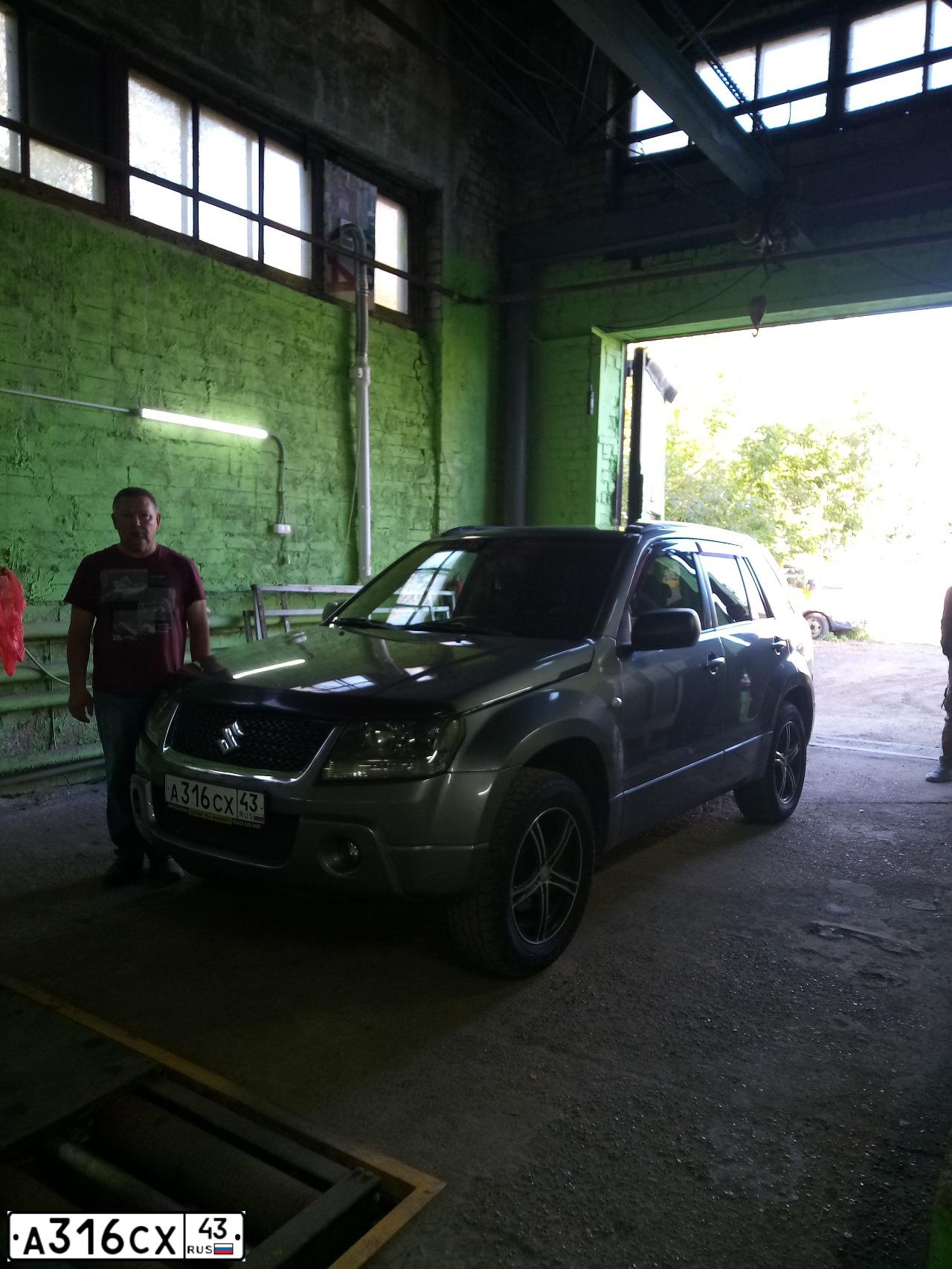 Фото автомобиля SUZUKI GRAND VITARA, 2007 — госномер С093РН43. Цвет: СЕРЫЙ