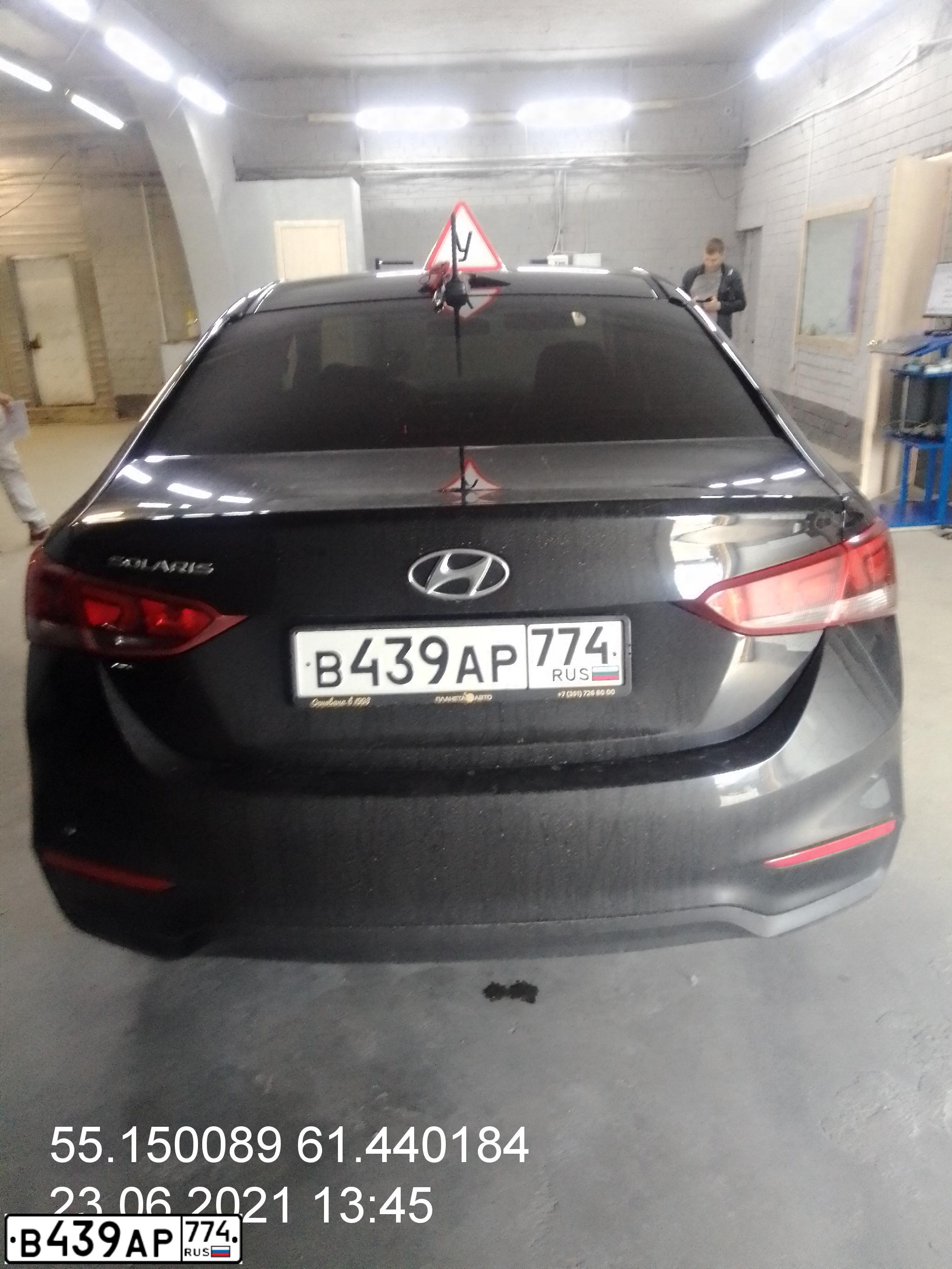 Фото автомобиля LADA 2115 SAMARA, 2005 — госномер У583ОЕ71. Цвет: СВЕТЛО-СЕРЕБРИСТЫЙ МЕТАЛЛ