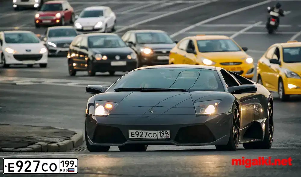 Фото автомобиля LAMBORGHINI MURCIELAGO, 2008 — госномер Е927СО199. Цвет: СЕРЫЙ