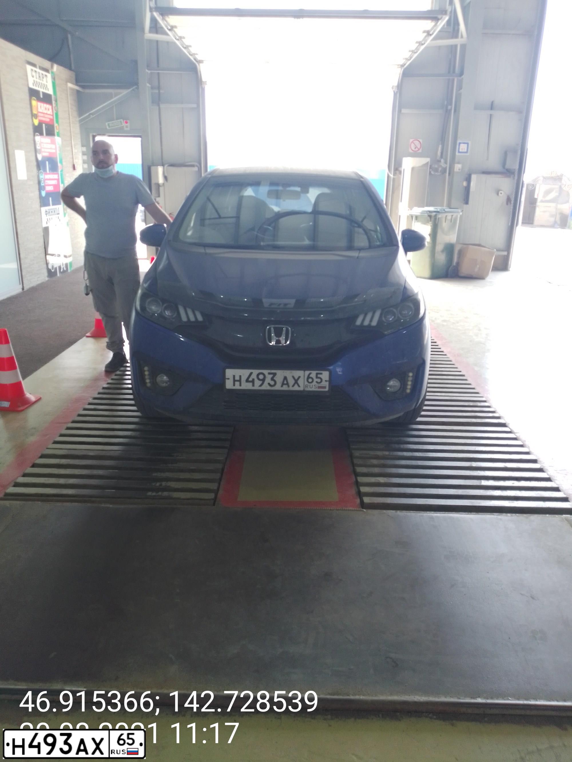 Фото автомобиля HONDA FIT, 2015 — госномер Н493АХ65