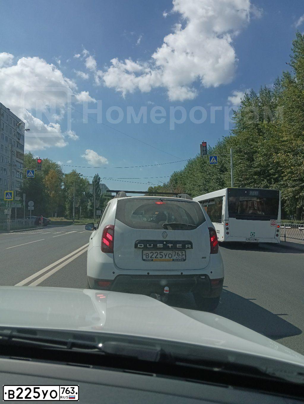 Фото автомобиля RENAULT DUSTER, 2020 — госномер С457УУ33. Цвет: Белый