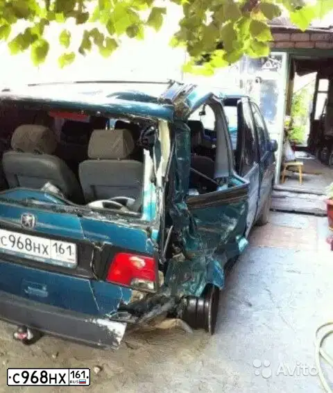 Фото автомобиля RENAULT MEGANE, 2005 — госномер С968НХ161. Цвет: Светло-Серо-Голубой
