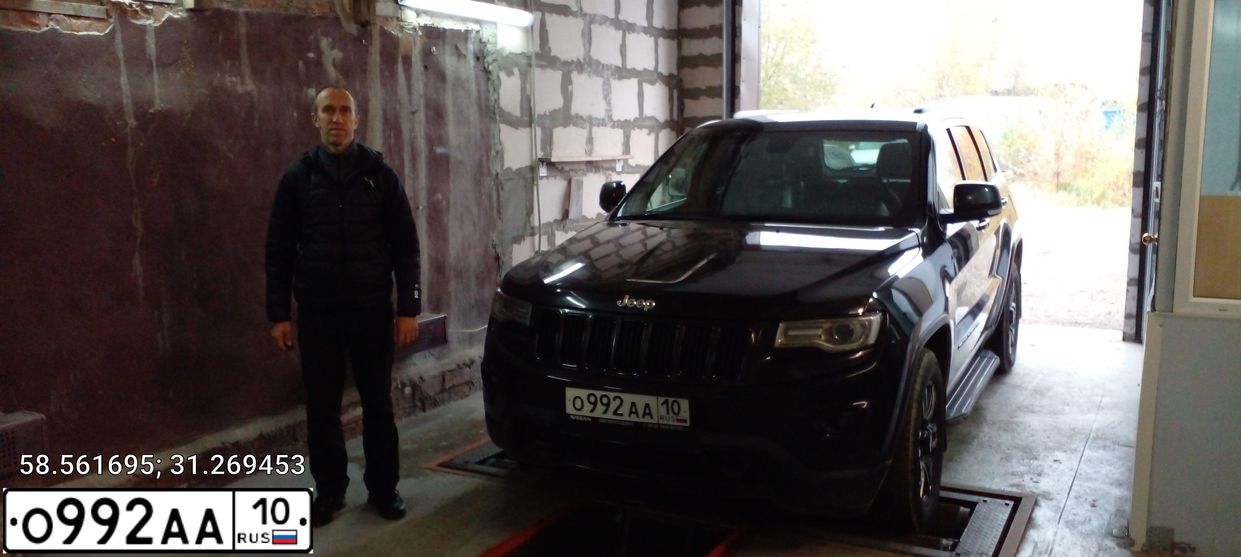 Фото автомобиля JEEP GRAND CHEROKEE, 2013 — госномер К900КТ178. Цвет: ЧЕРНЫЙ