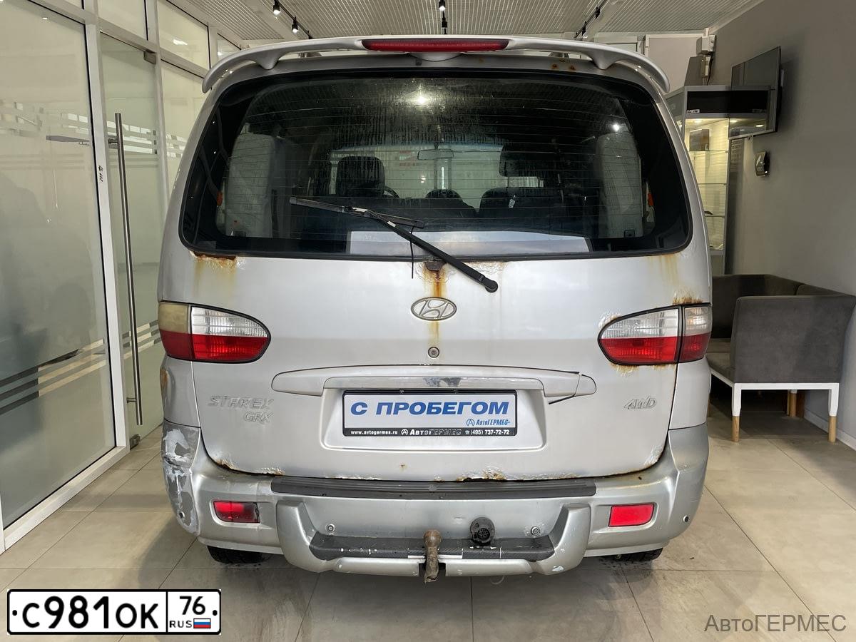 Фото автомобиля HYUNDAI H 1/H 100/STAREX, 2005 — госномер М152ОХ750. Цвет: СЕРЫЙ ТЕМНЫЙ