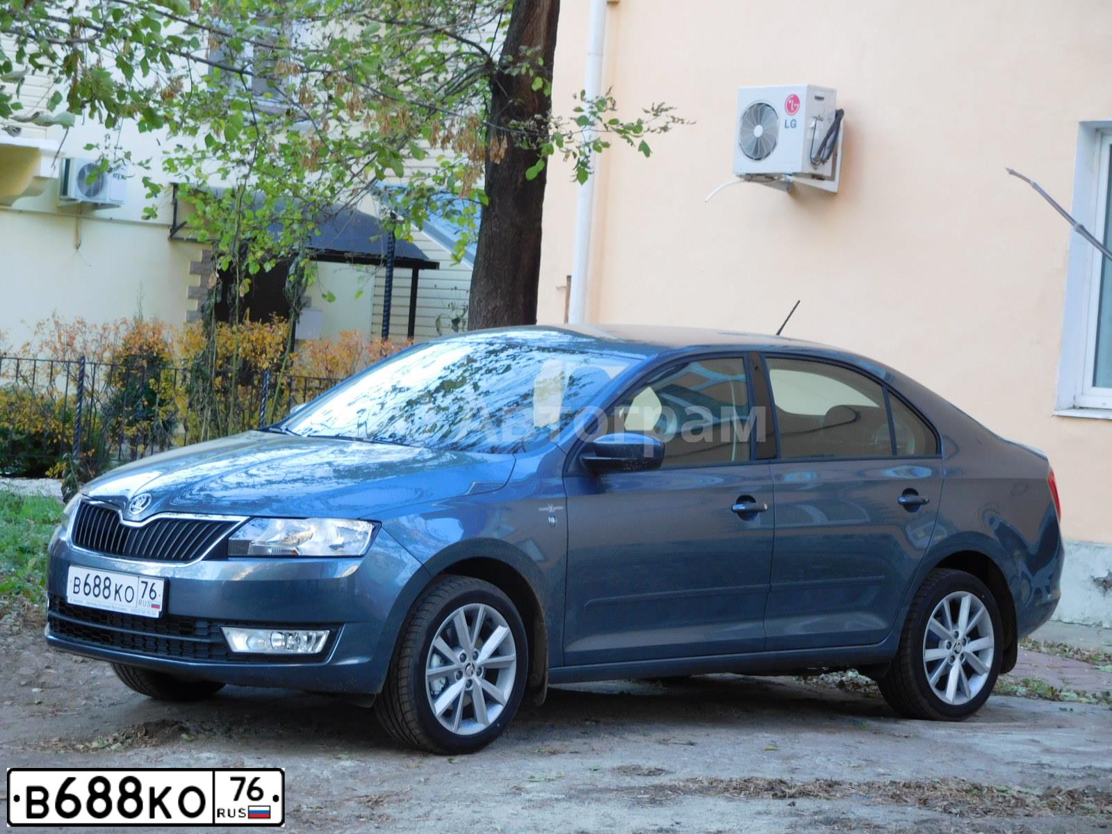 Фото автомобиля SKODA RAPID, 2015 — госномер В688КО76. Цвет: ТЕМНО-СЕРЫЙ