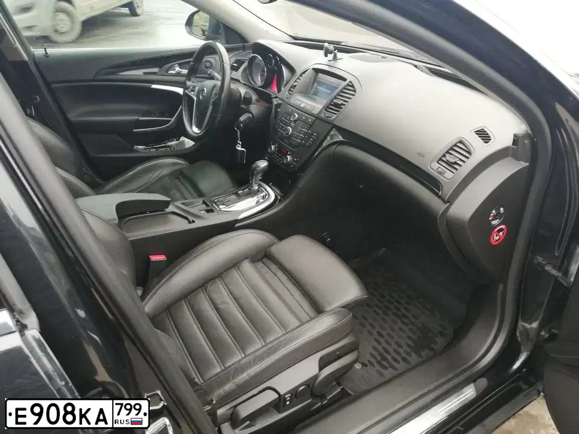 Фото автомобиля OPEL INSIGNIA, 2011 — госномер В050НХ67. Цвет: ЧЕРНЫЙ