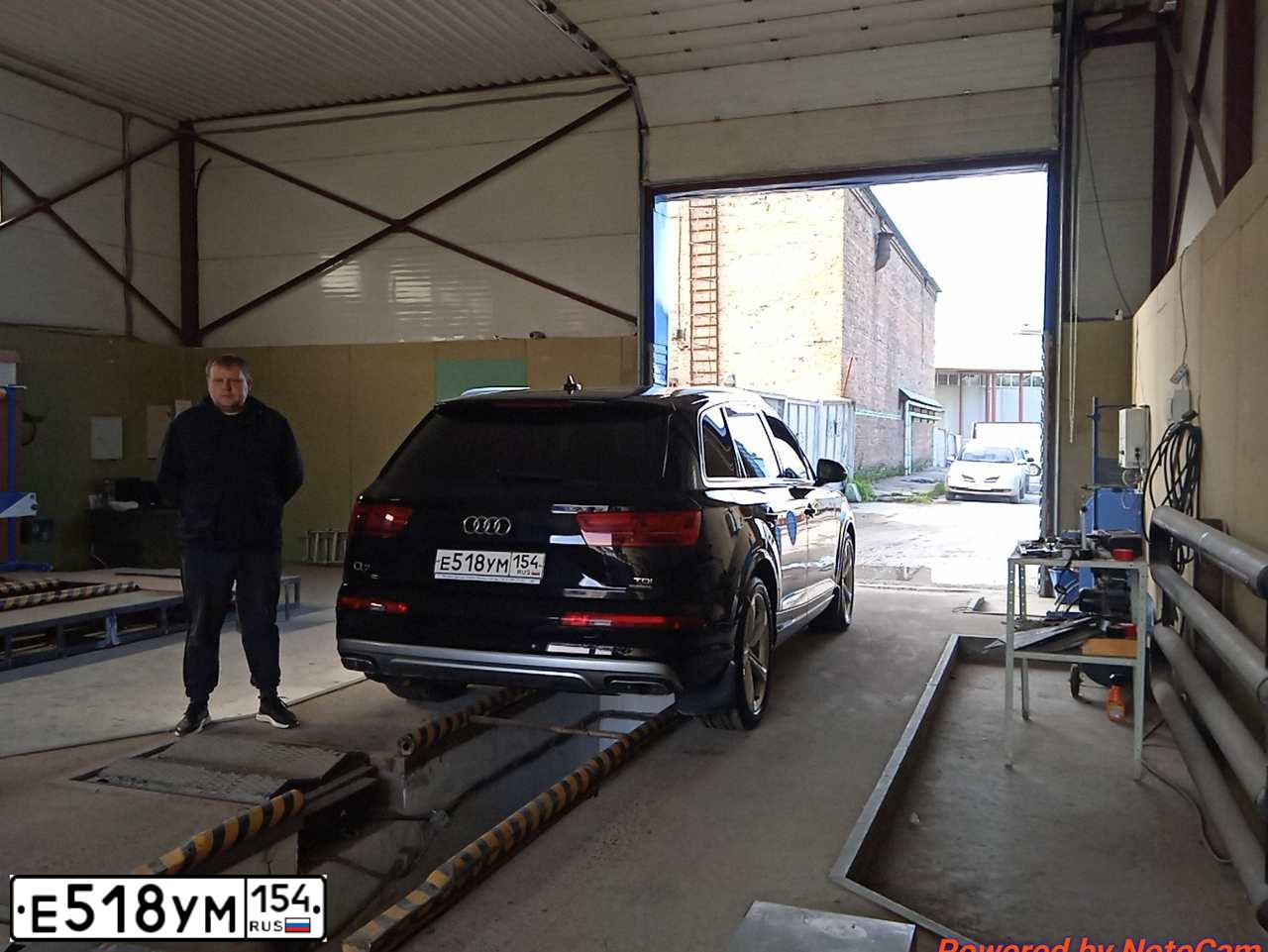 Фото автомобиля AUDI Q7, 2017 — госномер Р241СС154. Цвет: ЧЕРНЫЙ