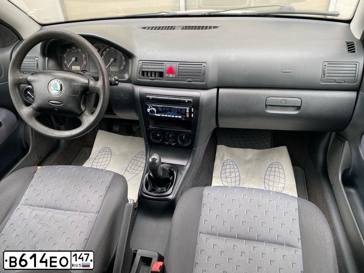 Фото автомобиля SKODA OCTAVIA, 2006 — госномер Е396РО147. Цвет: ЗЕЛЕНЫЙ