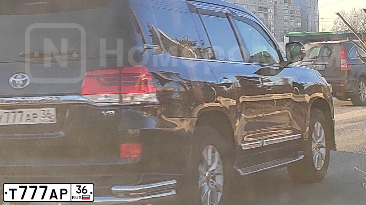 Фото автомобиля LADA 2115 SAMARA, 2002 — госномер Т777АР36. Цвет: СЕРЕБРИСТО-СЕРЫЙ