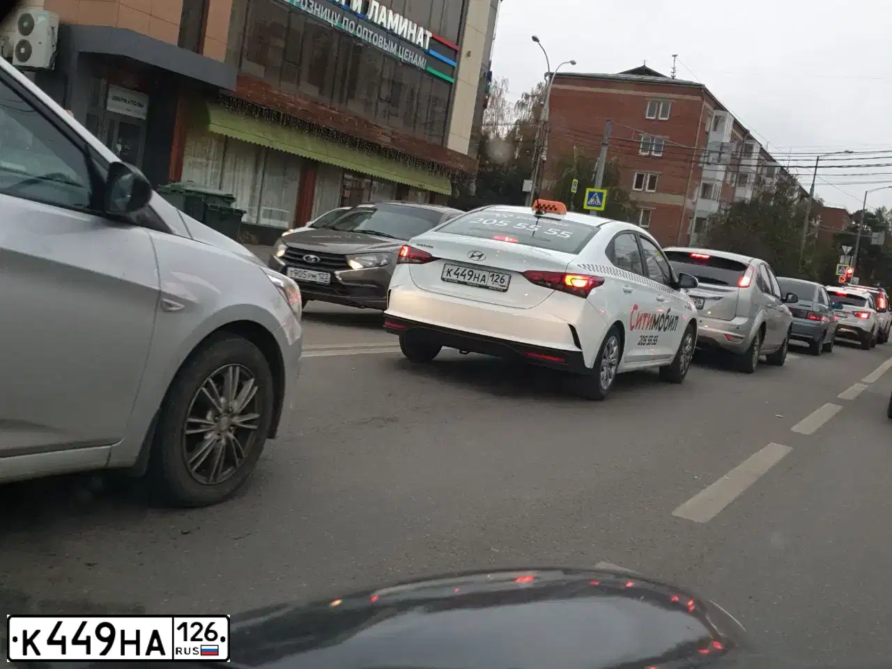 Фото автомобиля HYUNDAI SOLARIS, 2020 — госномер К449НА126. Цвет: Белый