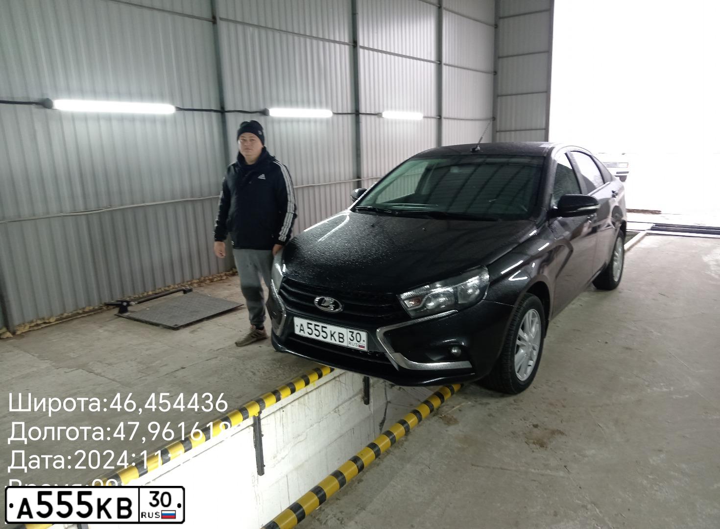 Фото автомобиля LADA VESTA, 2017 — госномер О676ХЕ05. Цвет: ЧЕРНЫЙ