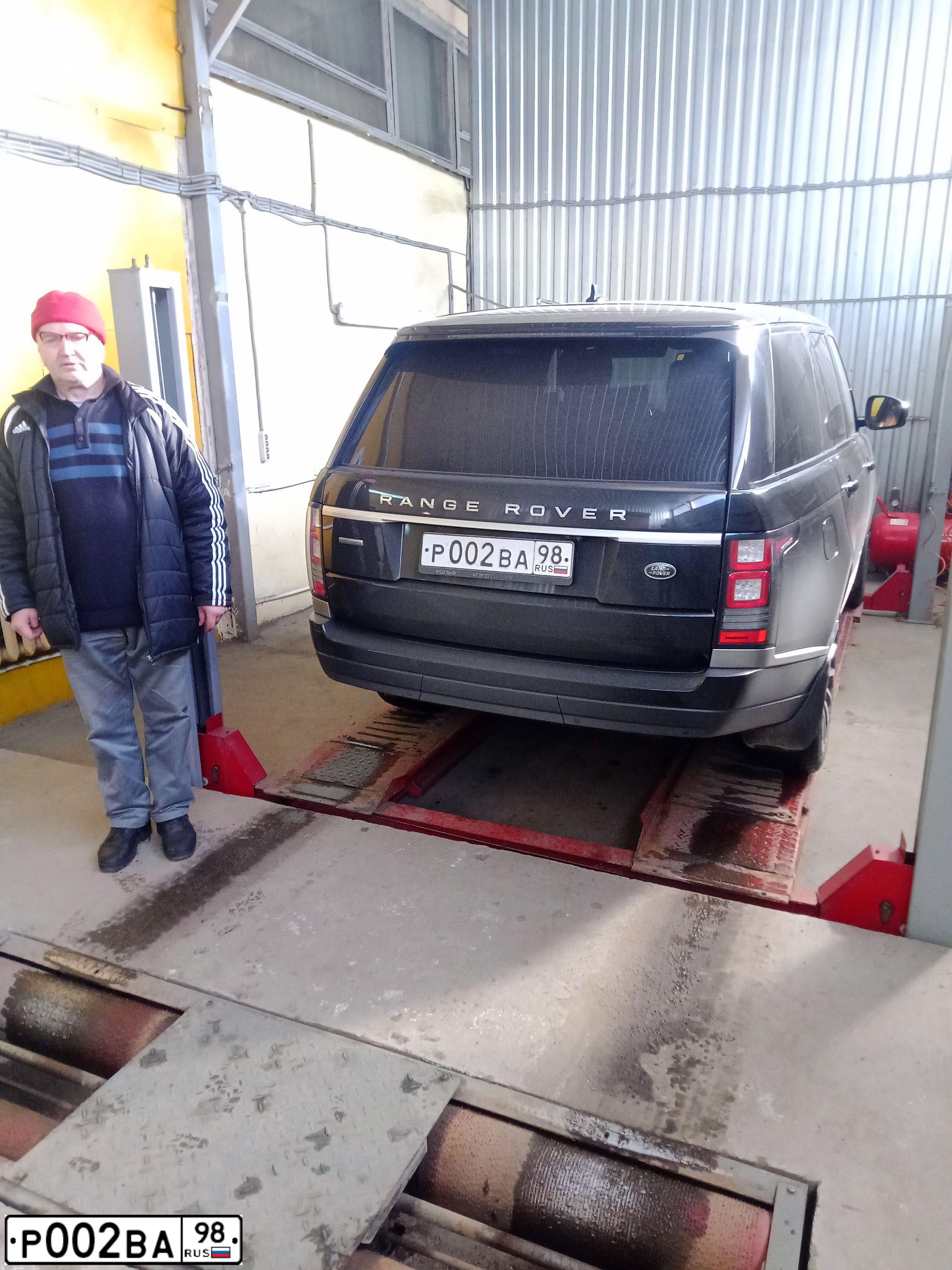 Фото автомобиля LANDROVER RANGE ROVER, 2009 — госномер У700ОО98. Цвет: ЧЕРНЫЙ