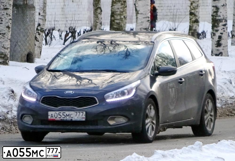 Фото автомобиля KIA CEE'D, 2014 — госномер А055МС777. Цвет: СЕРЫЙ