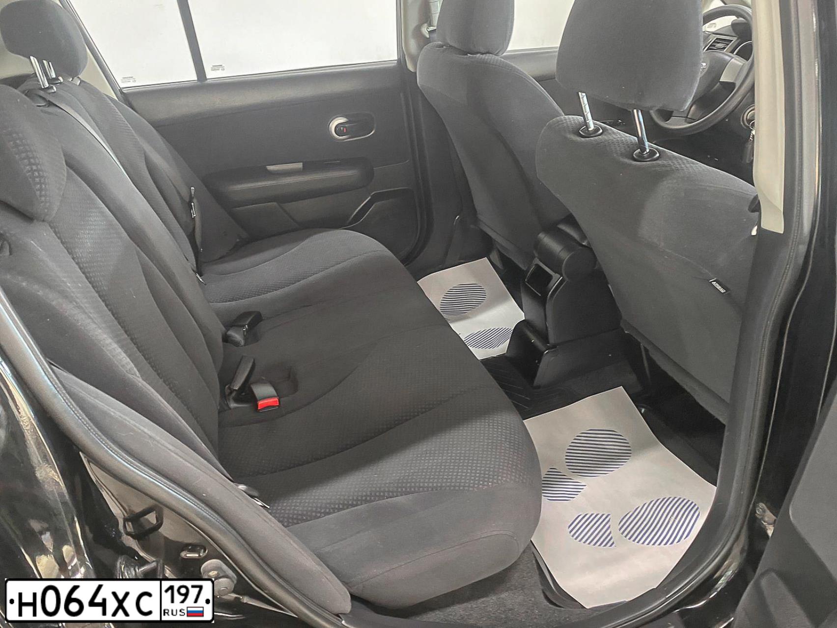 Фото автомобиля NISSAN TIIDA, 2012 — госномер Н064ХС71. Цвет: ЧЕРНЫЙ