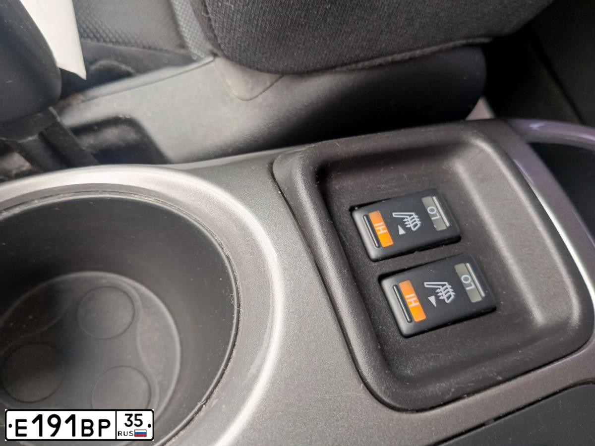 Фото автомобиля NISSAN JUKE, 2012 — госномер В351ОМ51. Цвет: ТЕМНО-КОРИЧНЕВЫЙ