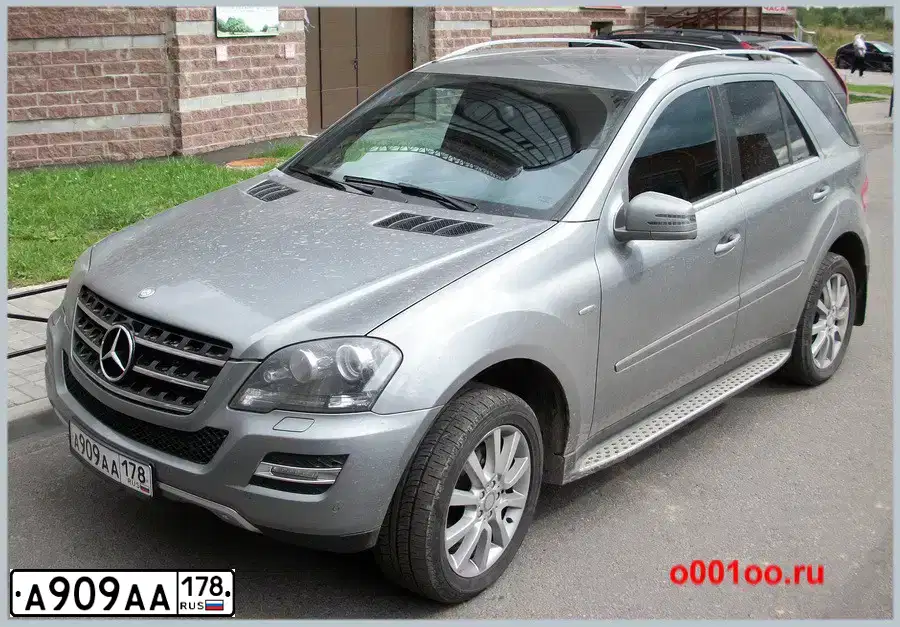 Фото автомобиля MERCEDES M-KLASSE, 2011 — госномер А909АА178. Цвет: СЕРЫЙ