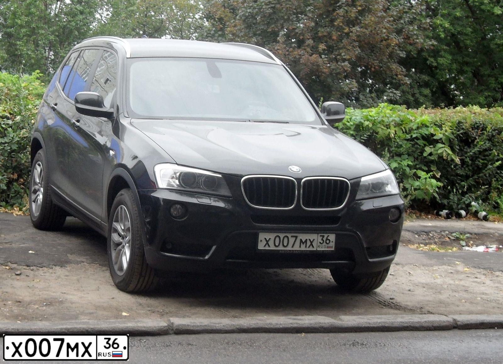 Фото автомобиля BMW X3, 2011 — госномер О422ТУ161. Цвет: ЧЕРНЫЙ