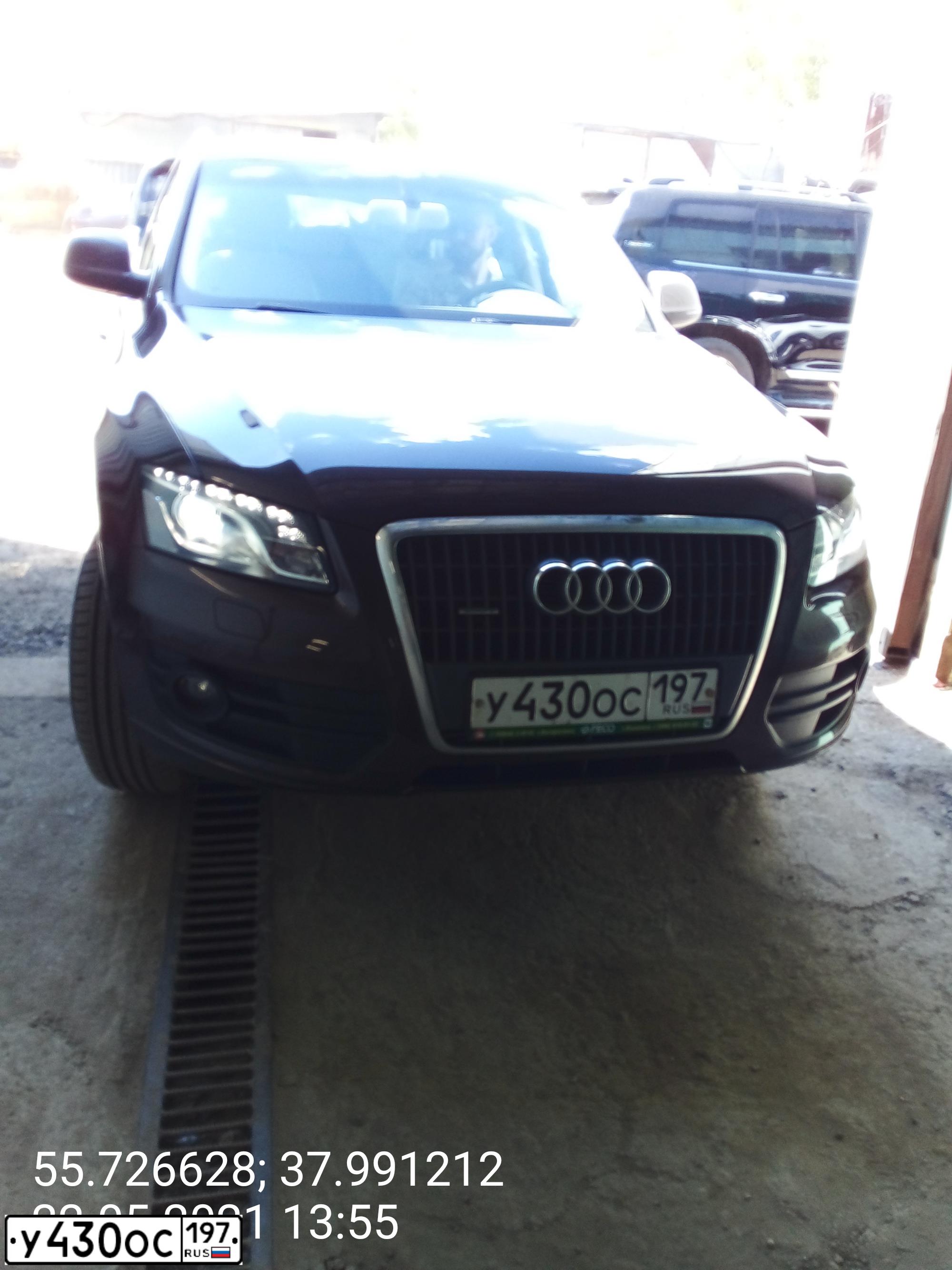 Фото автомобиля AUDI Q5, 2011 — госномер У676ХТ18. Цвет: Коричневый