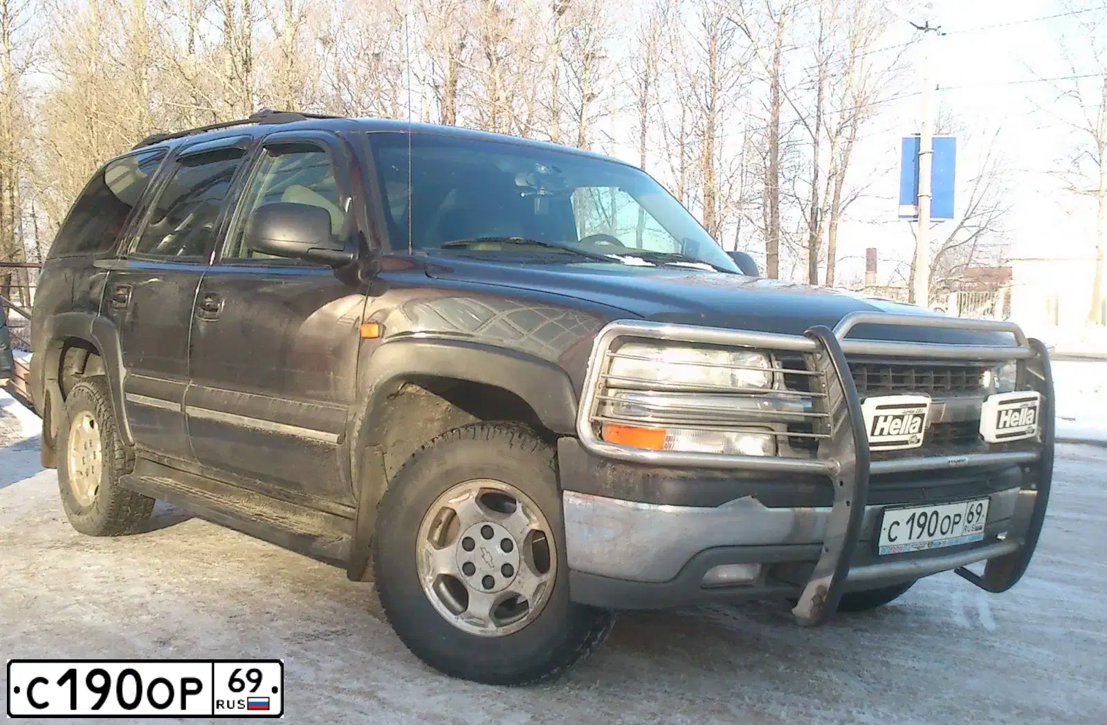 Фото автомобиля CHEVROLET TAHOE, 2003 — госномер С190ОР69. Цвет: ТЕМНО-СЕРЫЙ