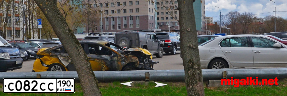 Фото автомобиля HUMMER H2, 2006 — госномер С082СС190. Цвет: ЧЕРНЫЙ