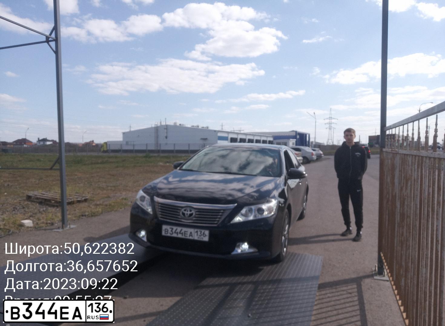 Фото автомобиля TOYOTA CAMRY, 2012 — госномер А733АА136. Цвет: ЧЕРНЫЙ МЕТАЛЛИК