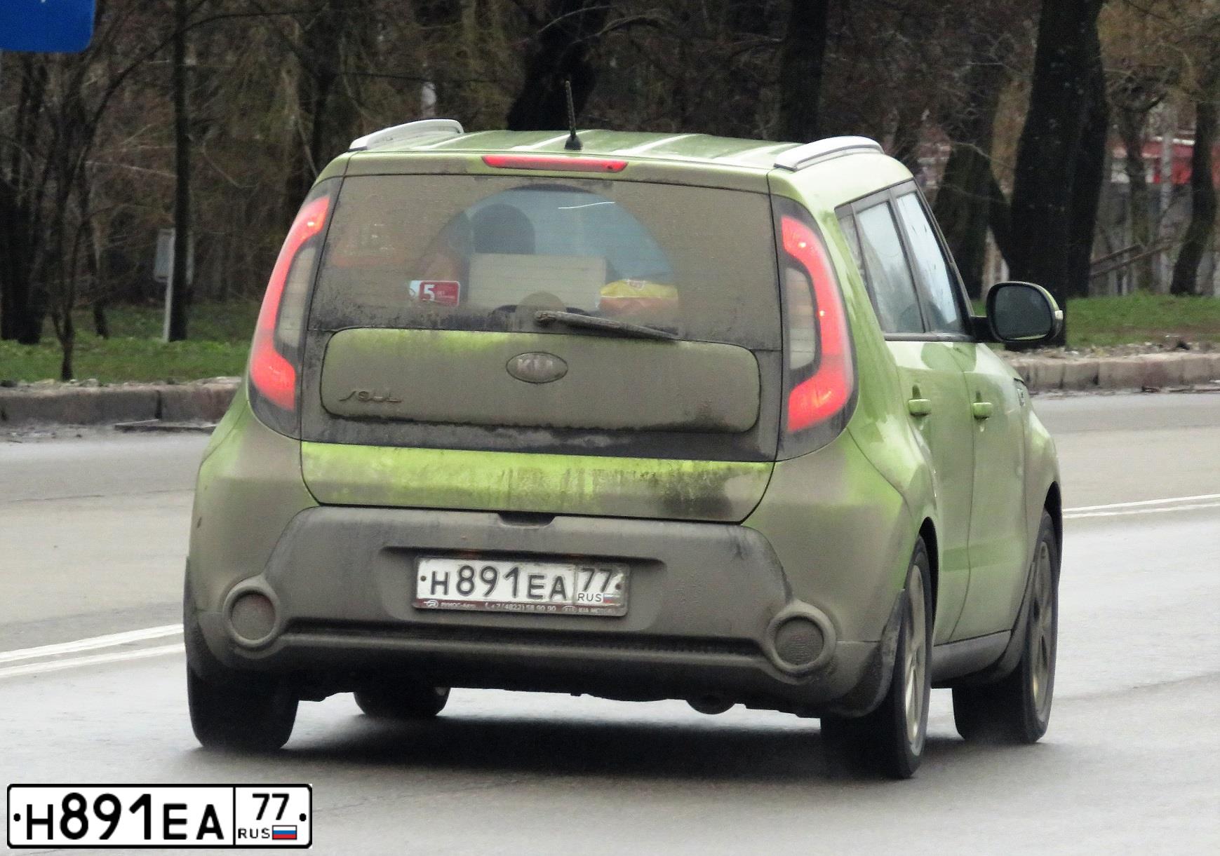 Фото автомобиля KIA SOUL, 2014 — госномер Н001ТХ32. Цвет: ЗЕЛЕНЫЙ