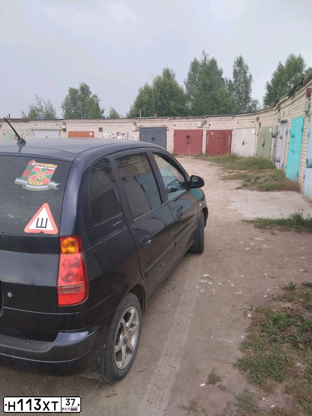 Фото автомобиля HYUNDAI MATRIX, 2005 — госномер Н113ХТ37. Цвет: Темно-синий