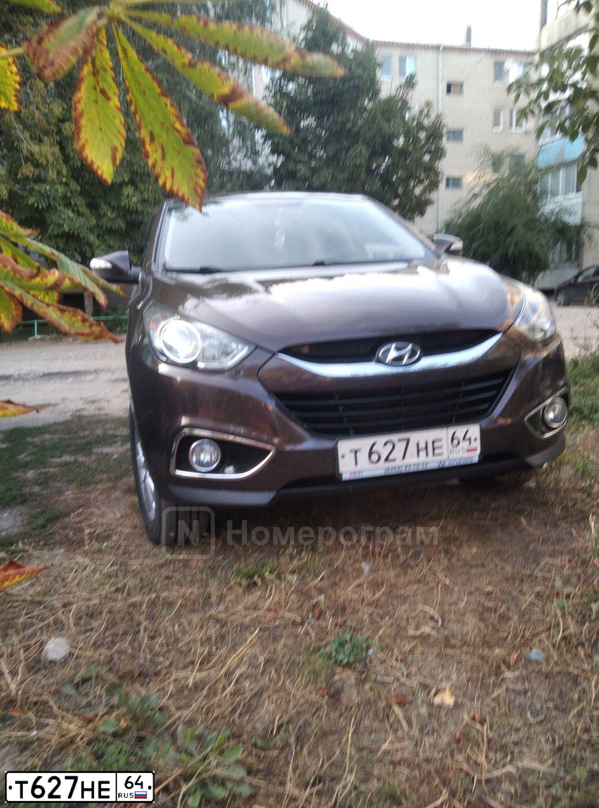 Фото автомобиля HYUNDAI IX35, 2013 — госномер Т627НЕ64. Цвет: КОРИЧНЕВЫЙ
