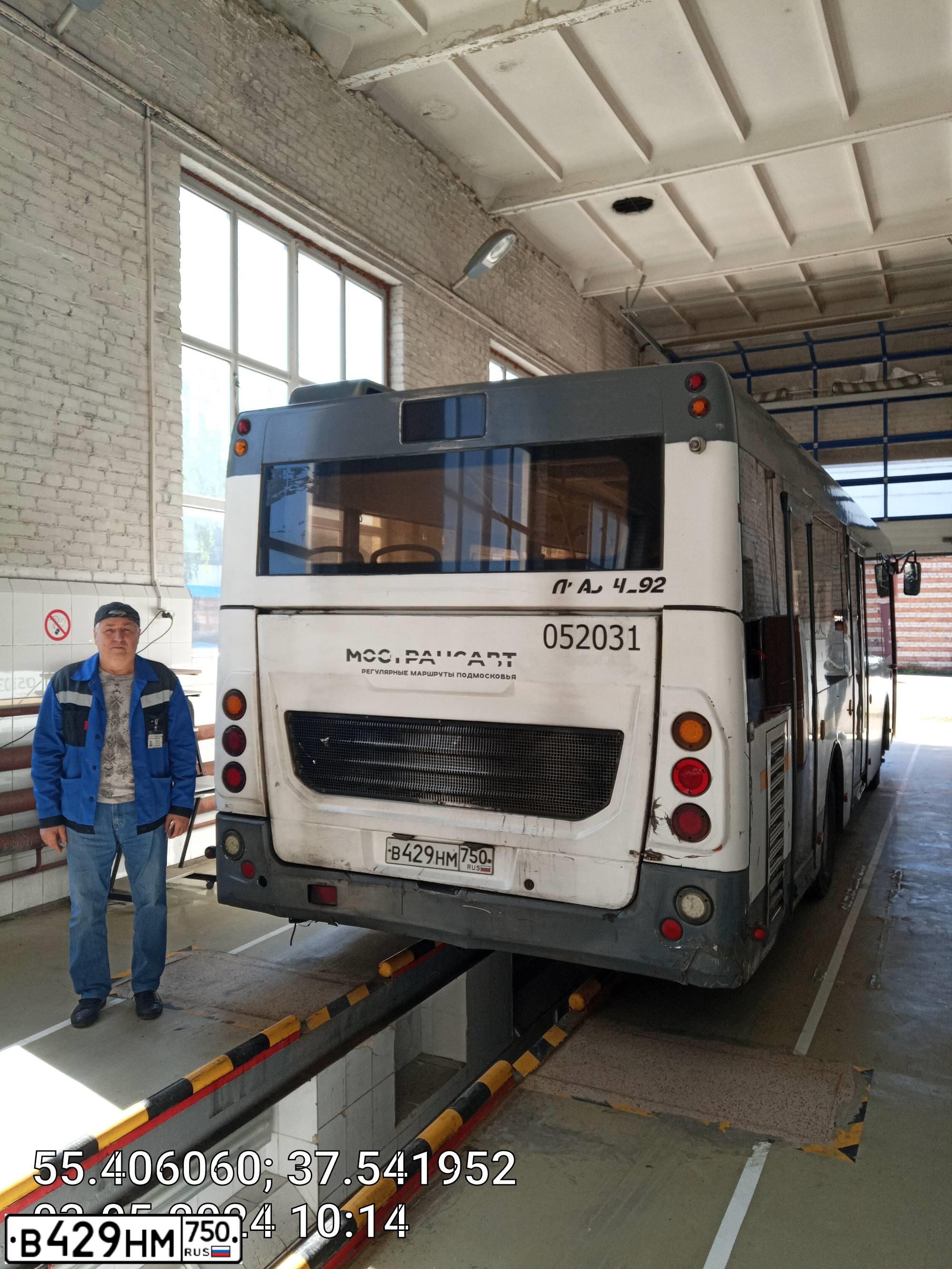 Фото автомобиля LIAZ 4292, 2016 — госномер В429НМ750. Цвет: БЕЛЫЙ ЖЕЛТЫЙ СЕРЫЙ